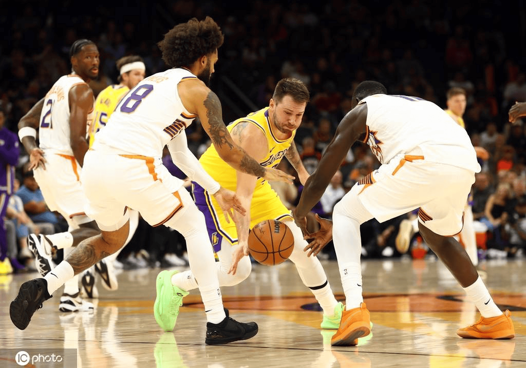 开元体育官网-刚刚！奥兰多魔术转会期绝杀压哨国际比赛日洛杉矶湖人备战法国杯，清晨金州勇士备战全明星赛(洛杉矶湖人队最新交易今天最新消息)